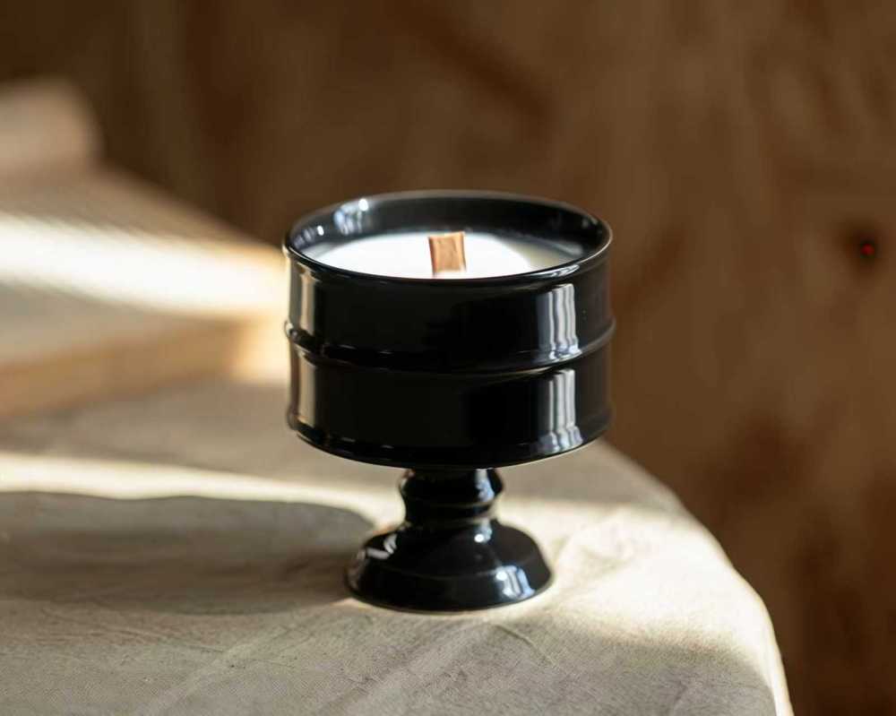 Canlde holder