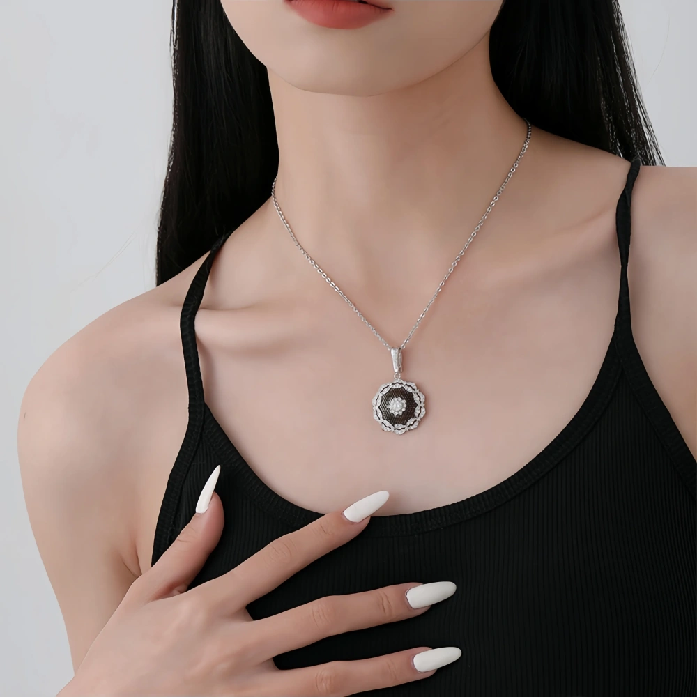 Mushan Luxury Brand S925 Sterling Silver Retro Lace Honeycomb-Shaped Sparkling Diamond Pendant, Italian High-End Pendant