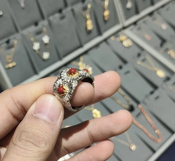 Mushan Luxury Brand The Italian Pure Silver Blue Agate Daisy Ring Was A Bestseller On Xiaohongshu During A Live Stream