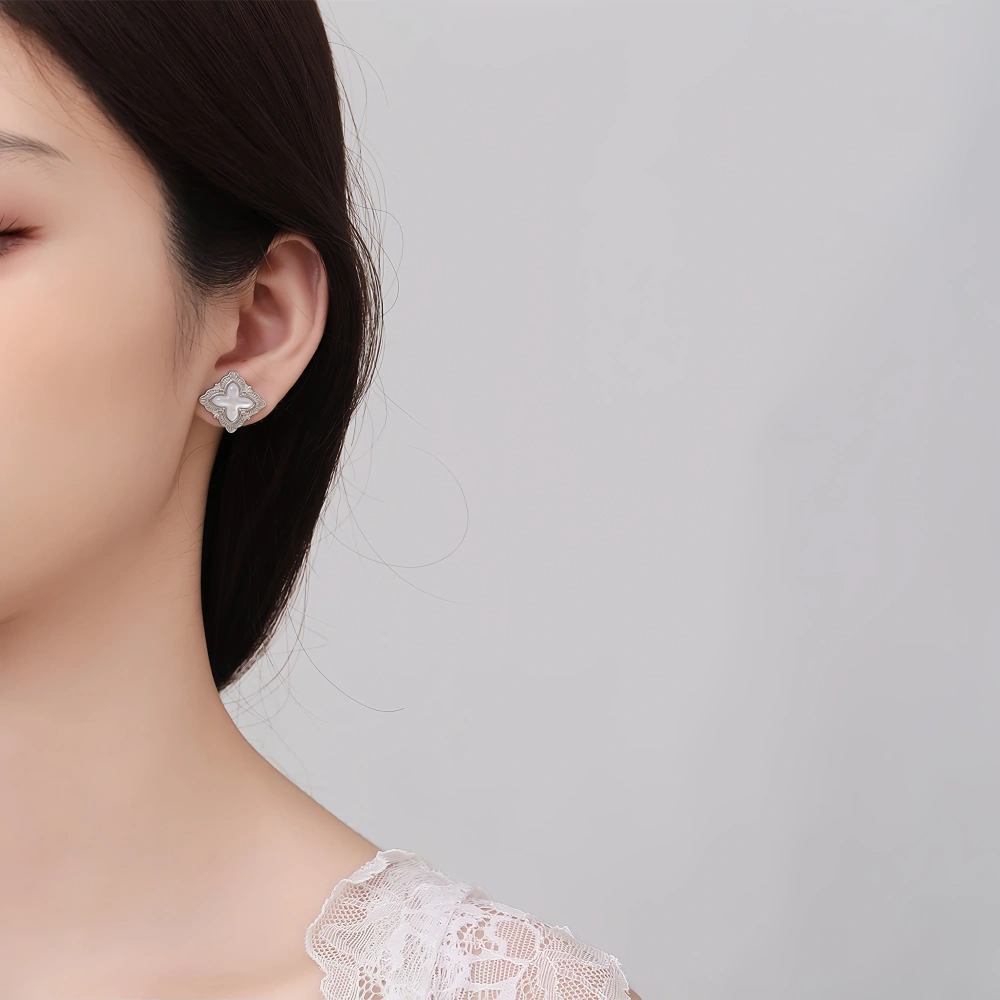 Mushan Luxury Brand S925 Sterling Silver Italian Retro Four-Leaf Clover White Shell Stud Women'S High-End Earrings