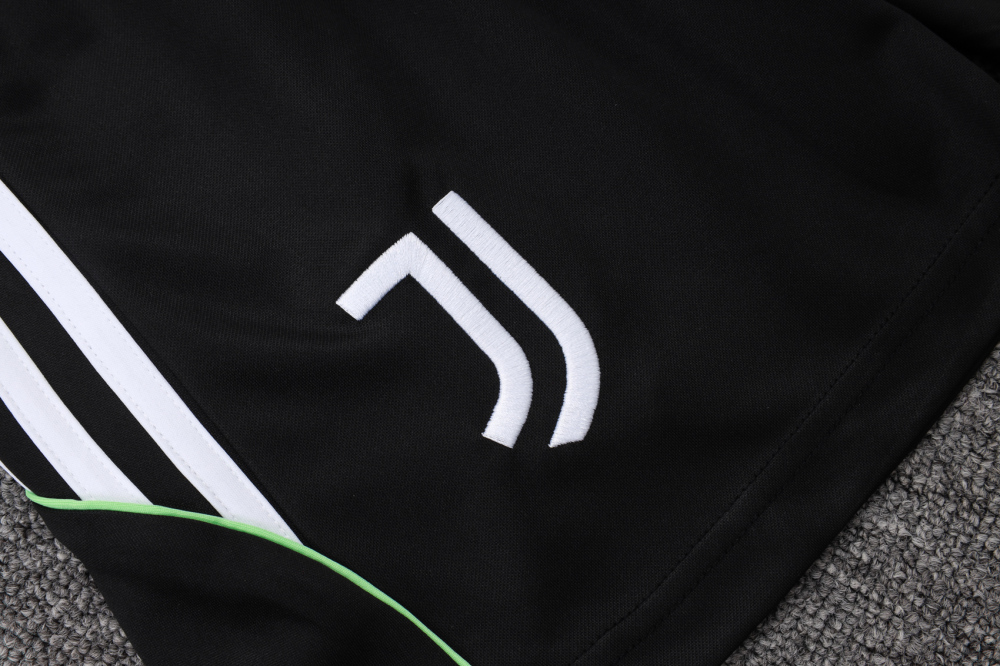 Juventus Sleeveless Training Kit White 2025/26