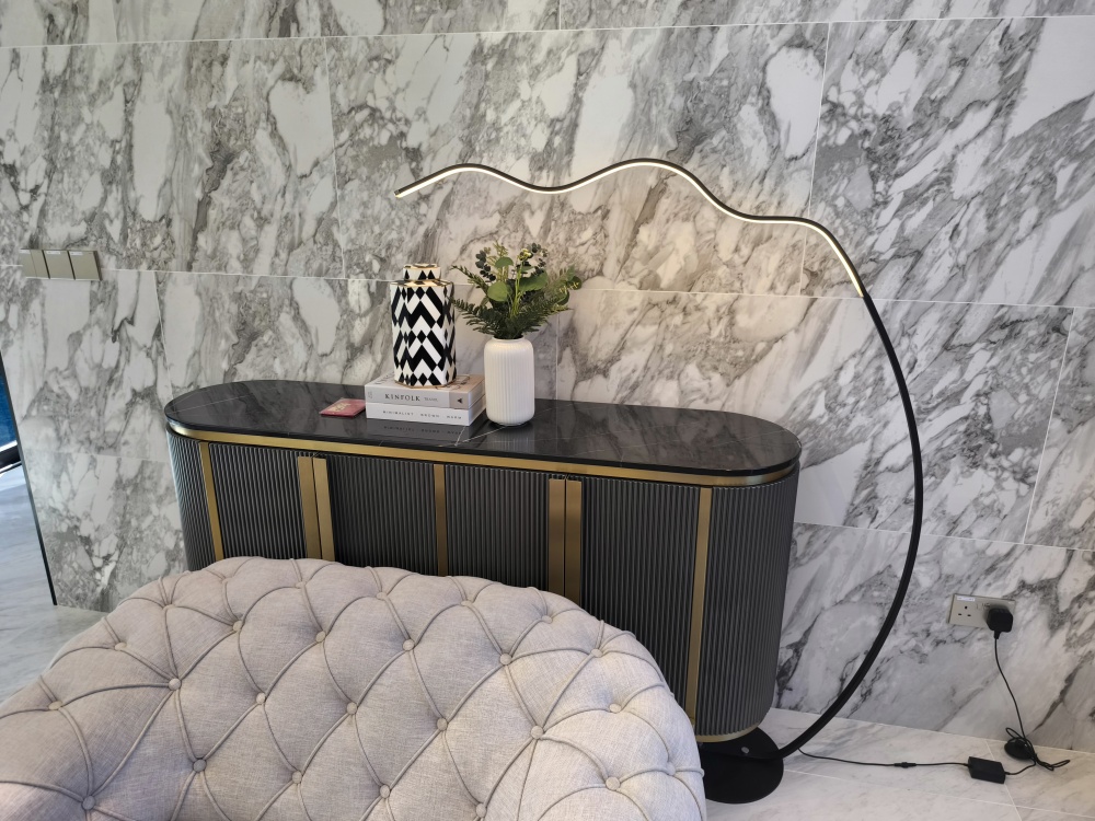 Ripple floor lamp