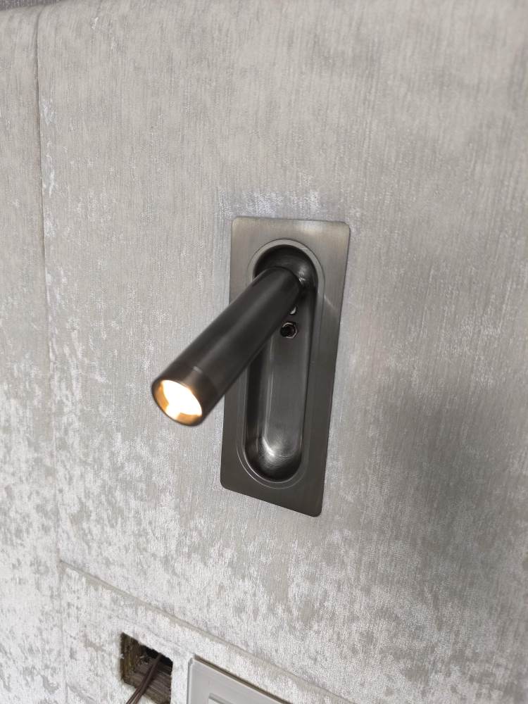 Shadow Cast wall light