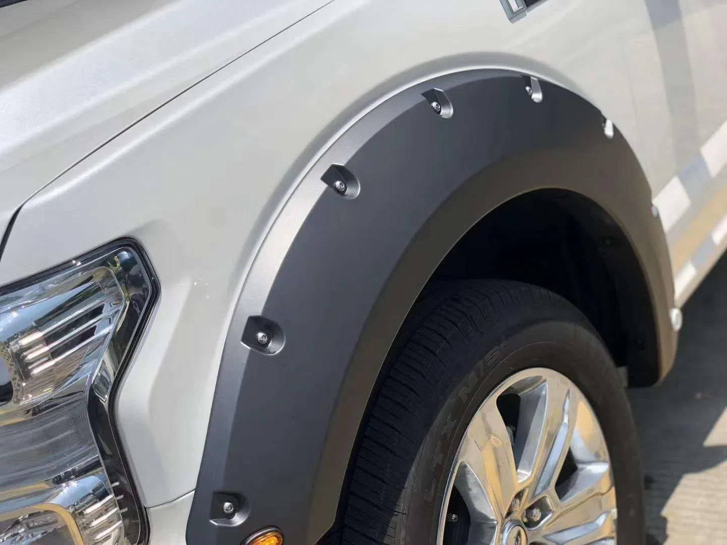 Wholesaler High Quality Plastic Fender Flares Arch with LED Lights Wheel Flares 4X4 Offroad Car Accessories for F150 2018-2020
