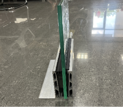 Barandilla de vidrio con base de aluminio para terraza