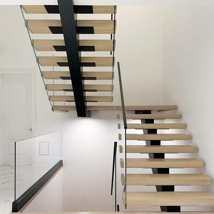 Durable Safe Suspended Glass Guardrail Galvanized Steel Staircase