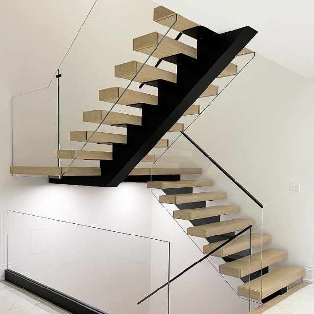 Durable Safe Suspended Glass Guardrail Galvanized Steel Staircase