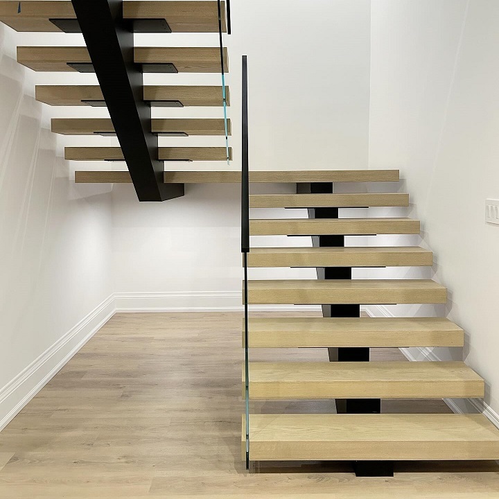 Durable Safe Suspended Glass Guardrail Galvanized Steel Staircase