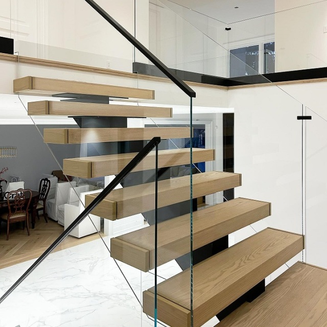Durable Safe Suspended Glass Guardrail Galvanized Steel Staircase