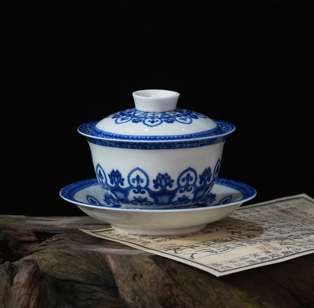 Traditional Blue and White  Floral Gaiwan | Jingdezhen Porcelain