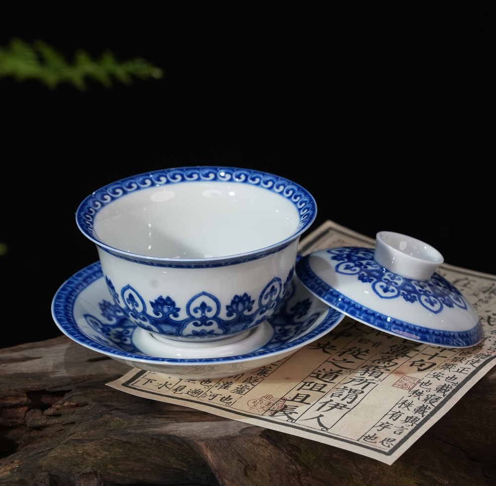 Traditional Blue and White  Floral Gaiwan | Jingdezhen Porcelain