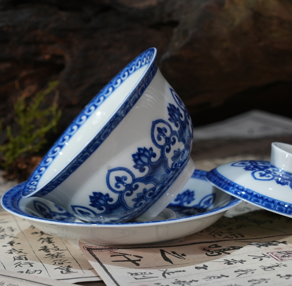Traditional Blue and White  Floral Gaiwan | Jingdezhen Porcelain