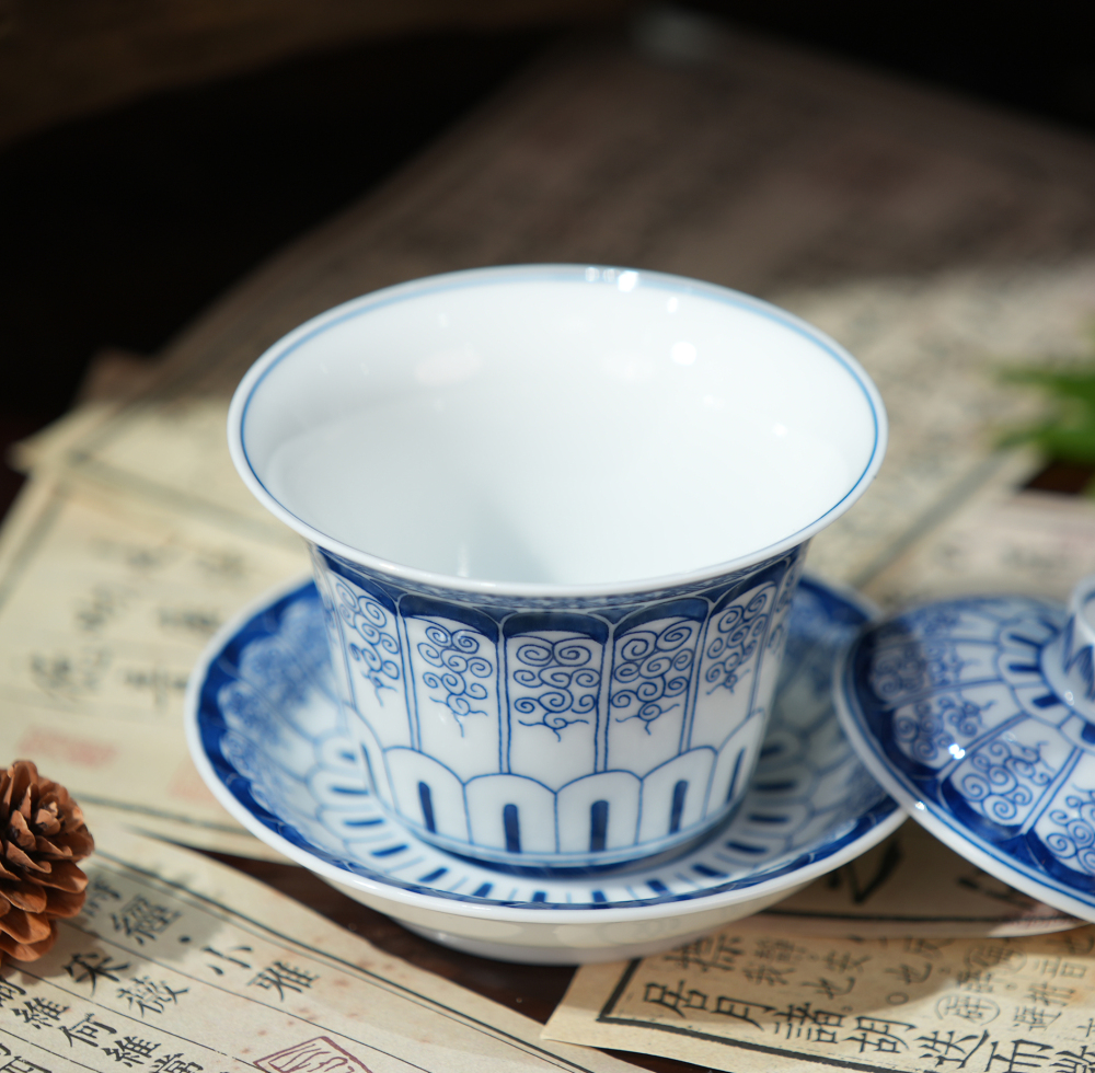 Floral Castle Gaiwan | Blue and White Porcelain | Traditional Chinese pattern| Handcrafted