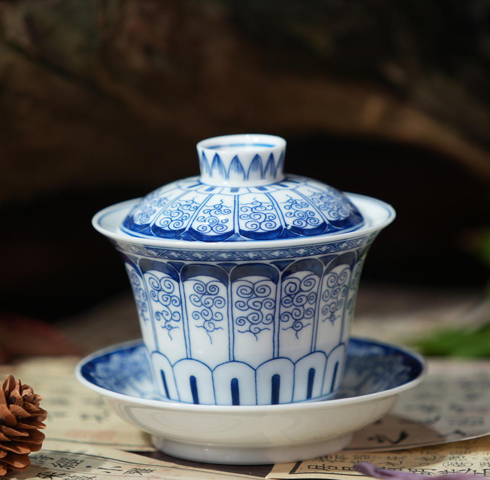 Floral Castle Gaiwan | Blue and White Porcelain | Traditional Chinese pattern| Handcrafted