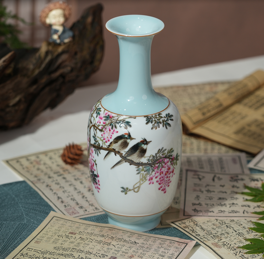 Jingdezhen Hand-painted Flower Vase with Bird and Flower Patterns