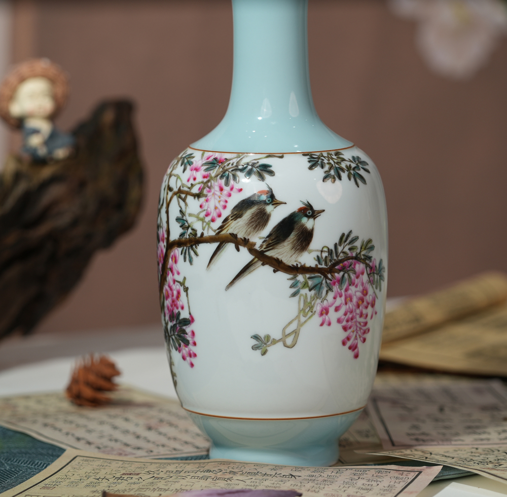 Jingdezhen Hand-painted Flower Vase with Bird and Flower Patterns