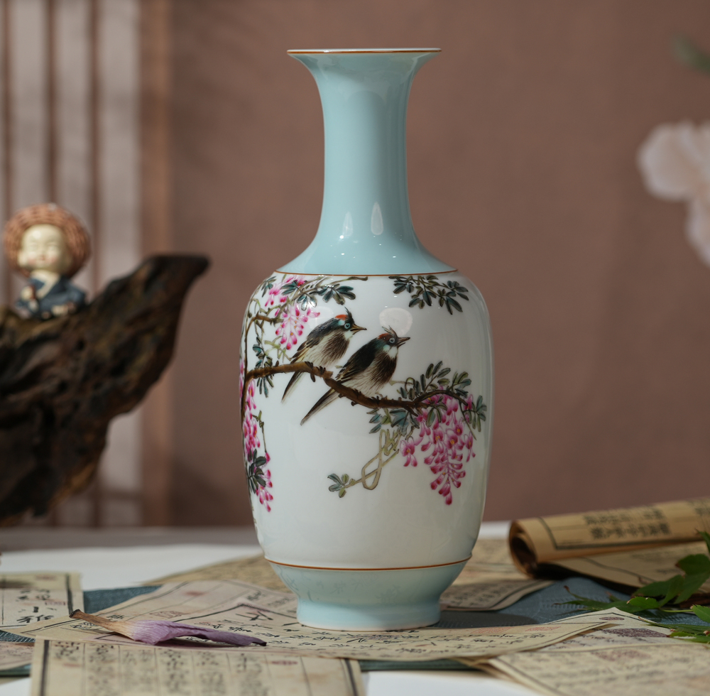 Jingdezhen Hand-painted Flower Vase with Bird and Flower Patterns