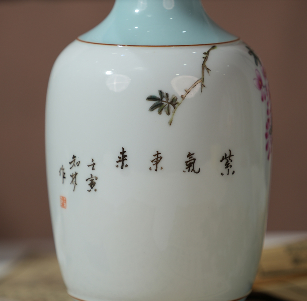 Jingdezhen Hand-painted Flower Vase with Bird and Flower Patterns