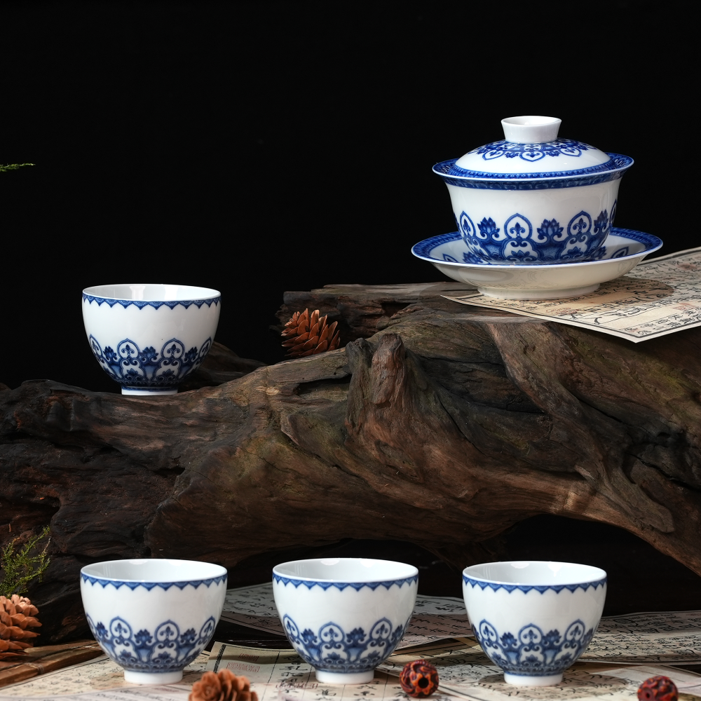 Ceramicpavilion|Traditional Blue and White  Floral Gaiwan|Jingdezhen Porcelain