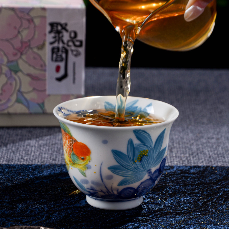 Ceramicpavilion|Serenade of Fish and Lotus Gaiwan|Hand-Painted