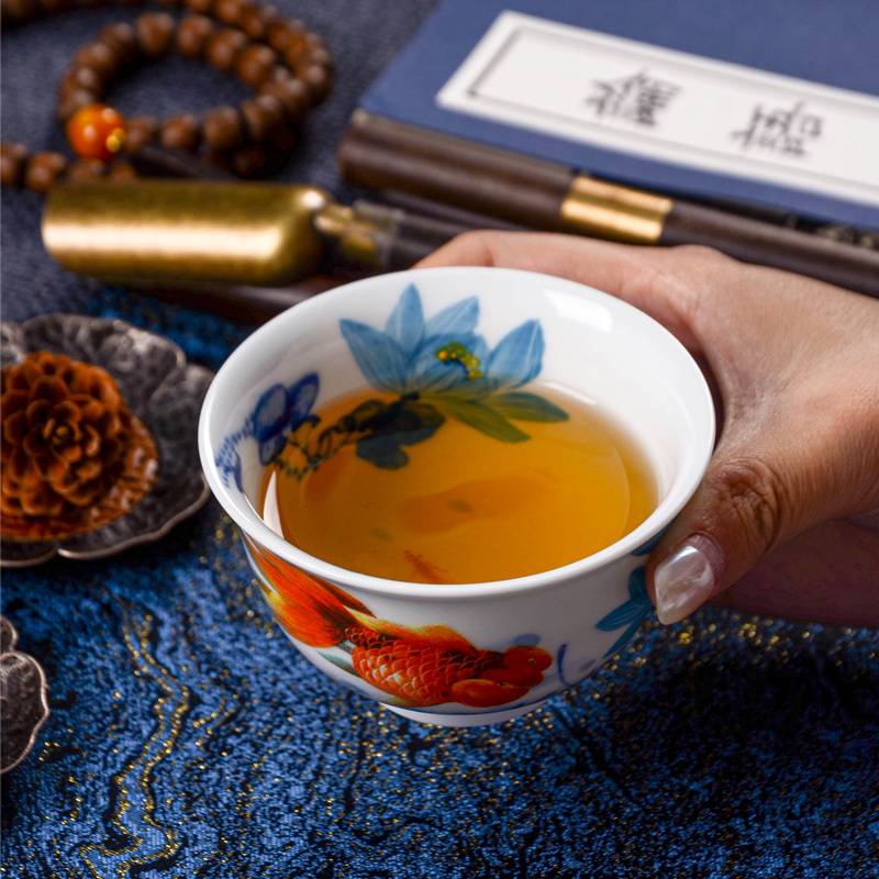 Ceramicpavilion|Serenade of Fish and Lotus Gaiwan|Hand-Painted
