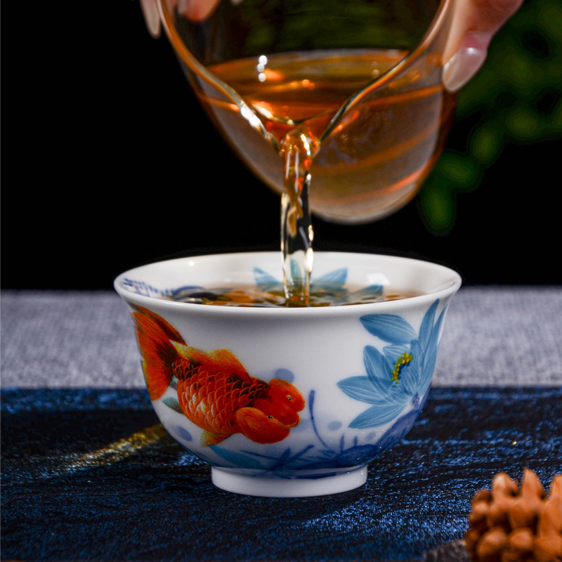 Ceramicpavilion|Serenade of Fish and Lotus Gaiwan|Hand-Painted