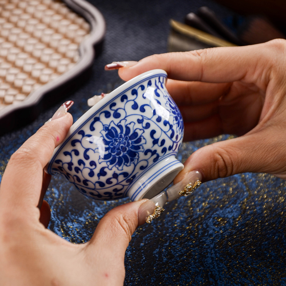 Ceramicpavilion|Interlocking Lotus Master Cup with Comfort Weight