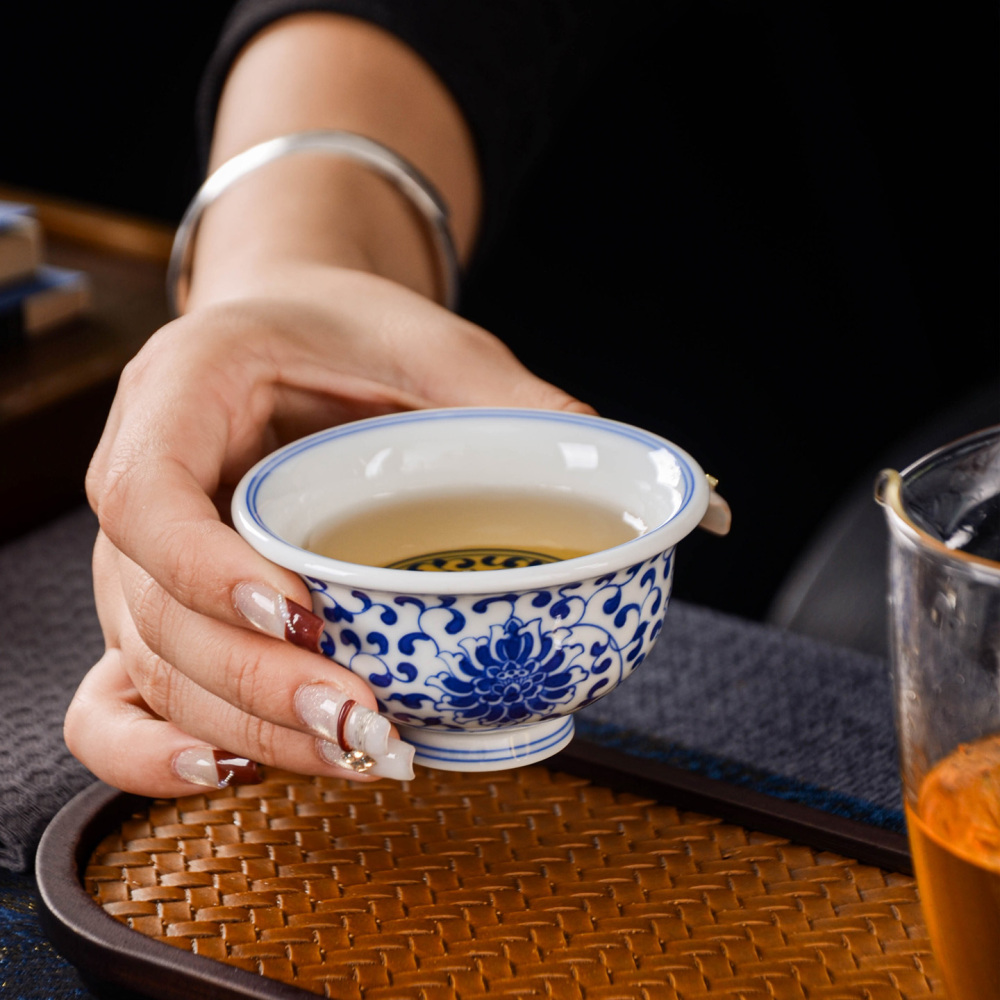 Ceramicpavilion|Interlocking Lotus Master Cup with Comfort Weight