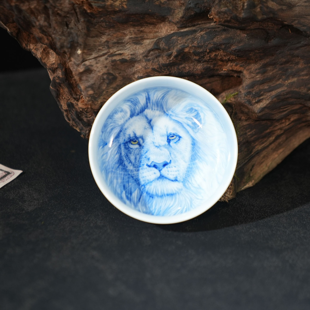 Ceramicpavilion|A hand-painted "regal air" elegant piece