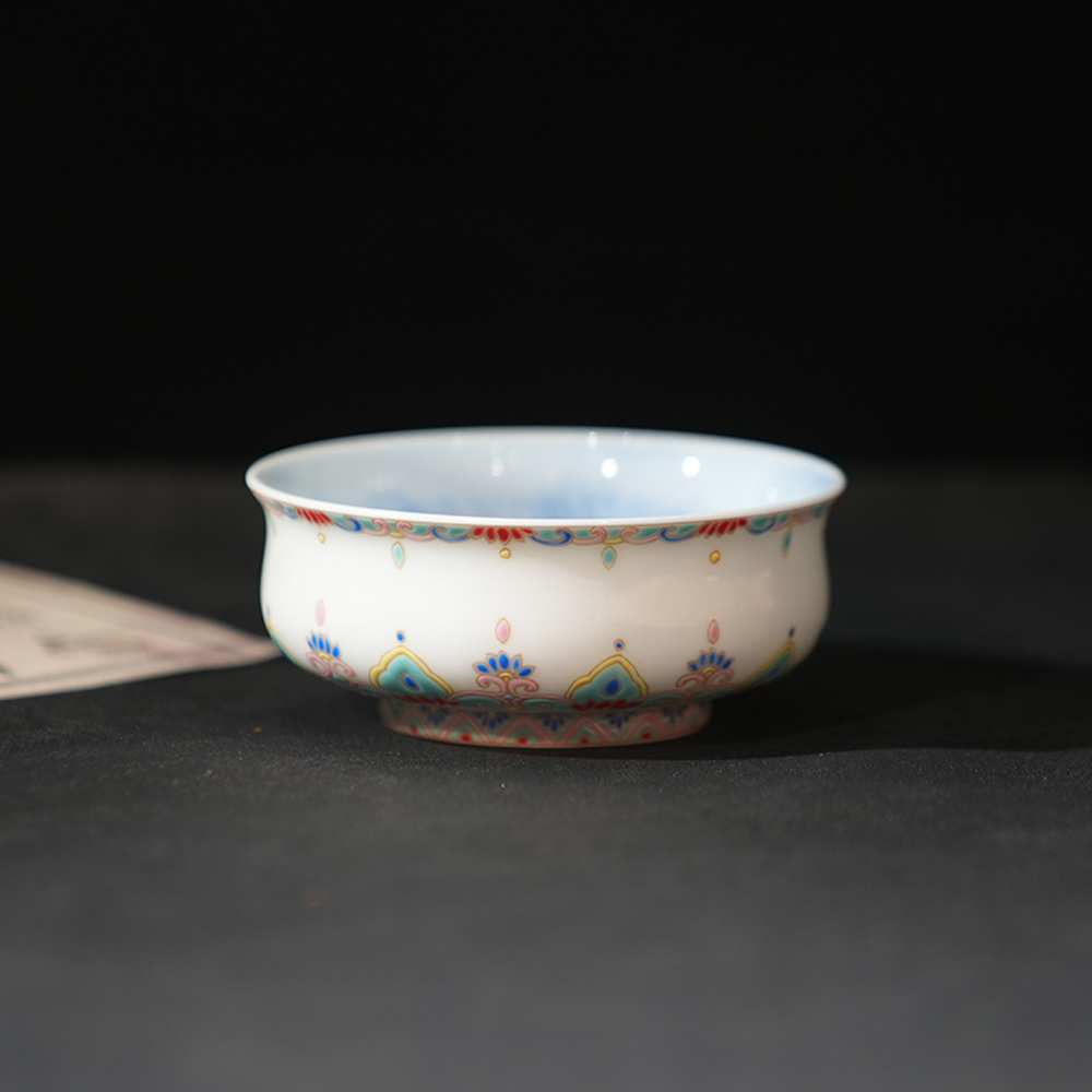 Ceramicpavilion|A hand-painted "regal air" elegant piece