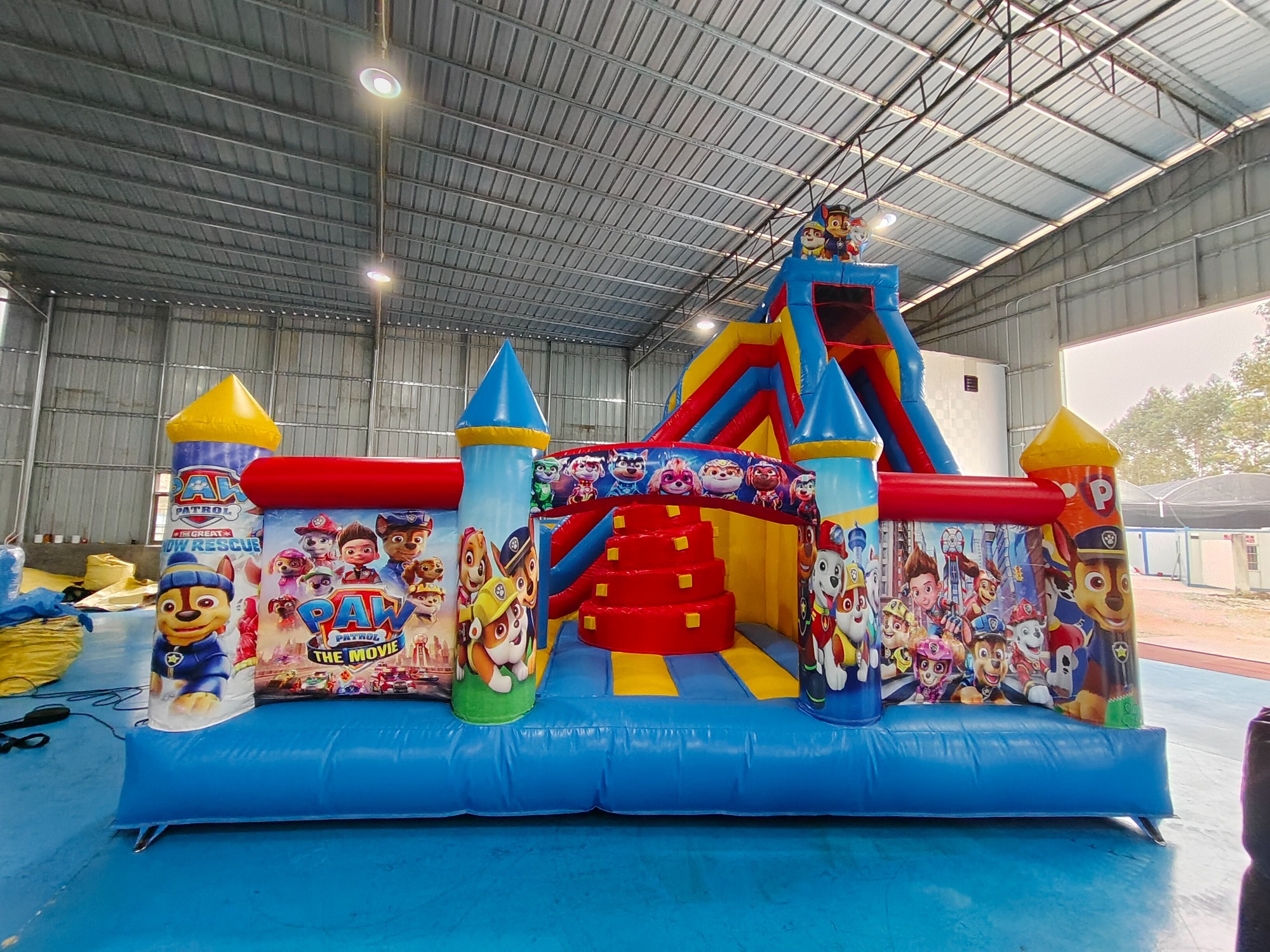 kids bouncy castle