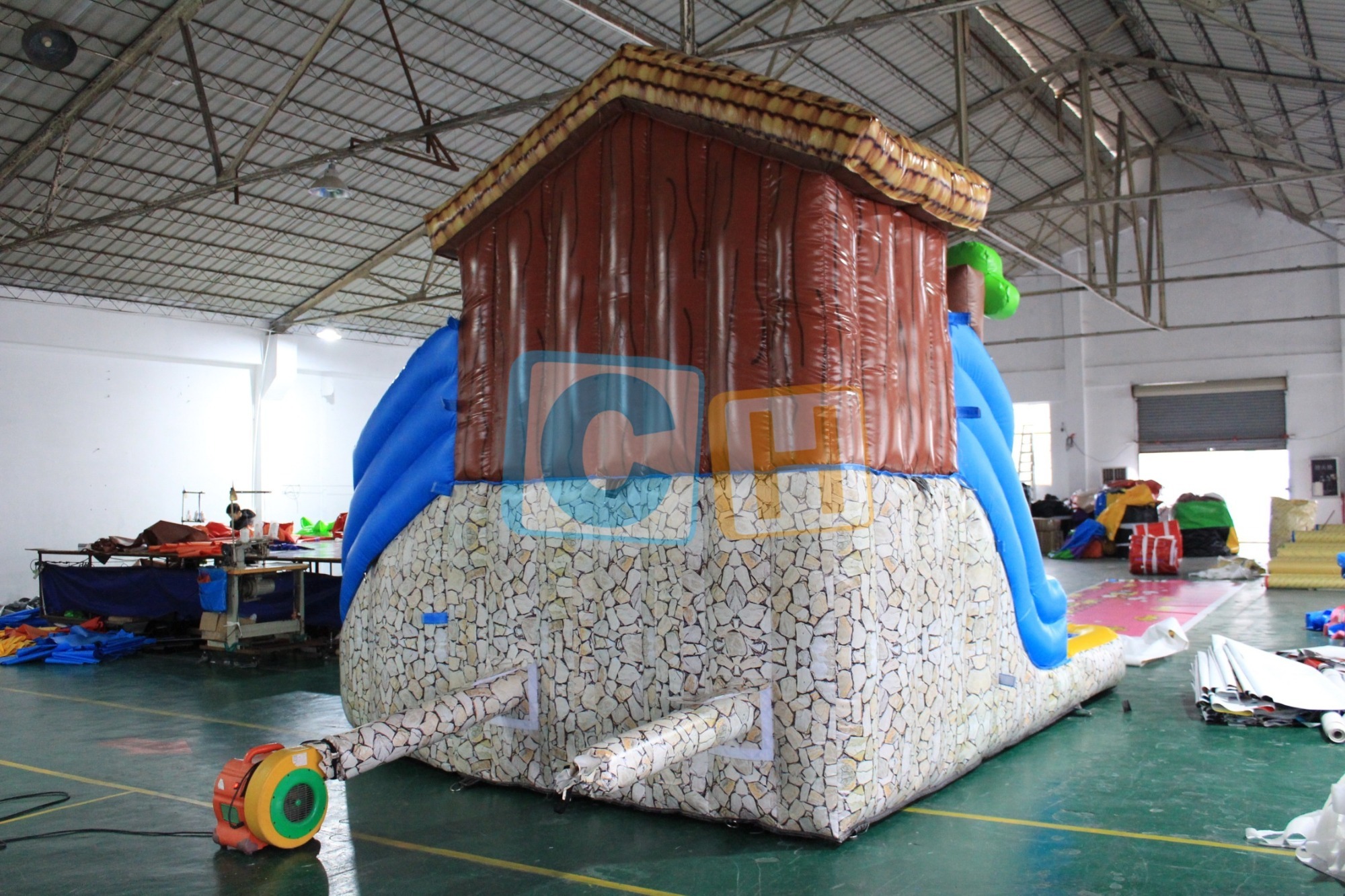 Inflatable pool with slide