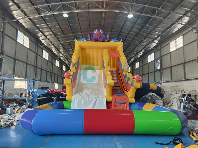 Inflatable slide for pool