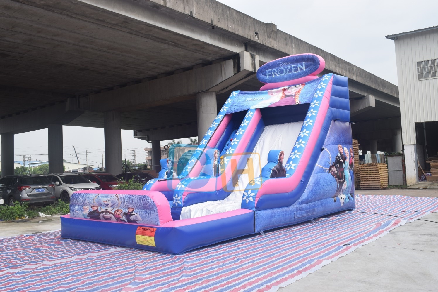 Pool slide inflatable