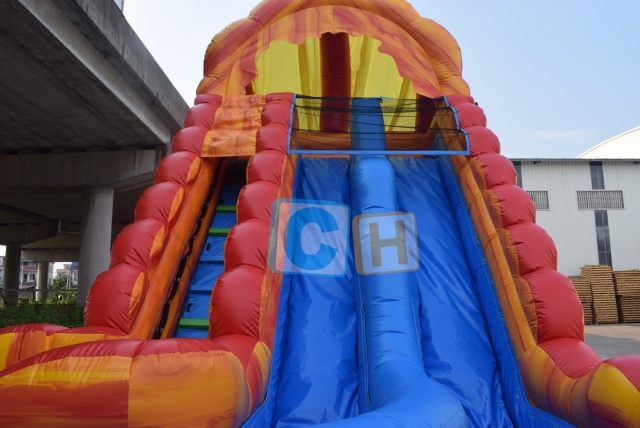 Inflatable kiddie pool with slide