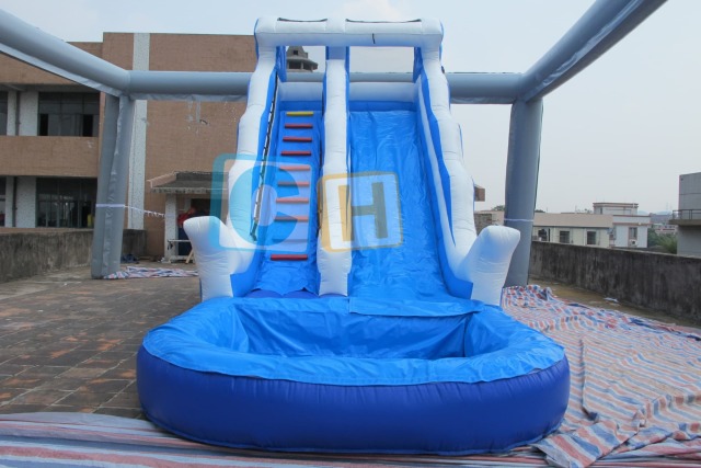 Inflatable slide for pools