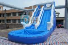 Inflatable slide for pools