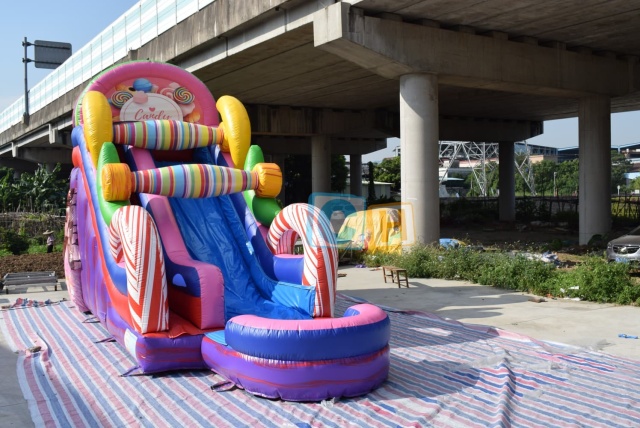 Inflatable bounce house water slide