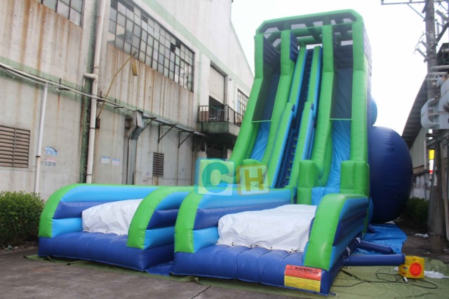 Outdoor inflatable water slide