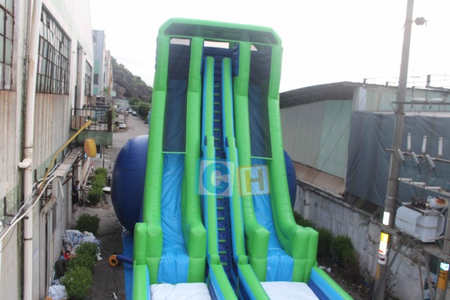 Outdoor inflatable water slide