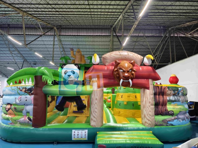 Giant Animal theme inflatable playground with slide