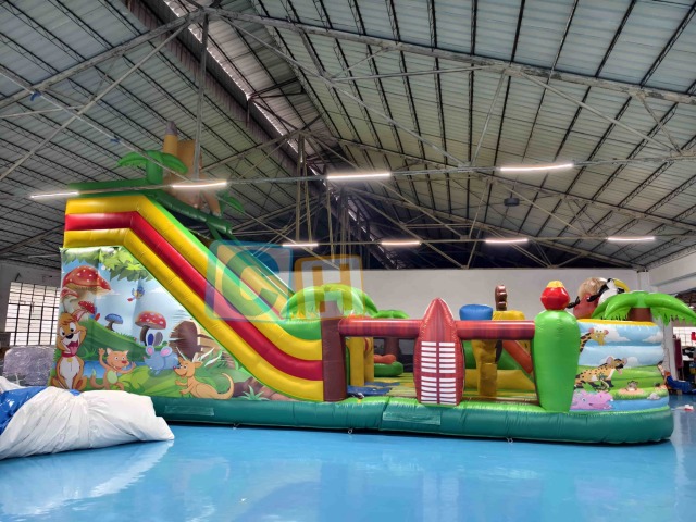 Giant Animal theme inflatable playground with slide