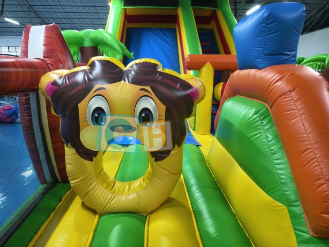 Giant Animal theme inflatable playground with slide