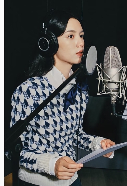 Navy Blue and White Houndstooth Wool Knit