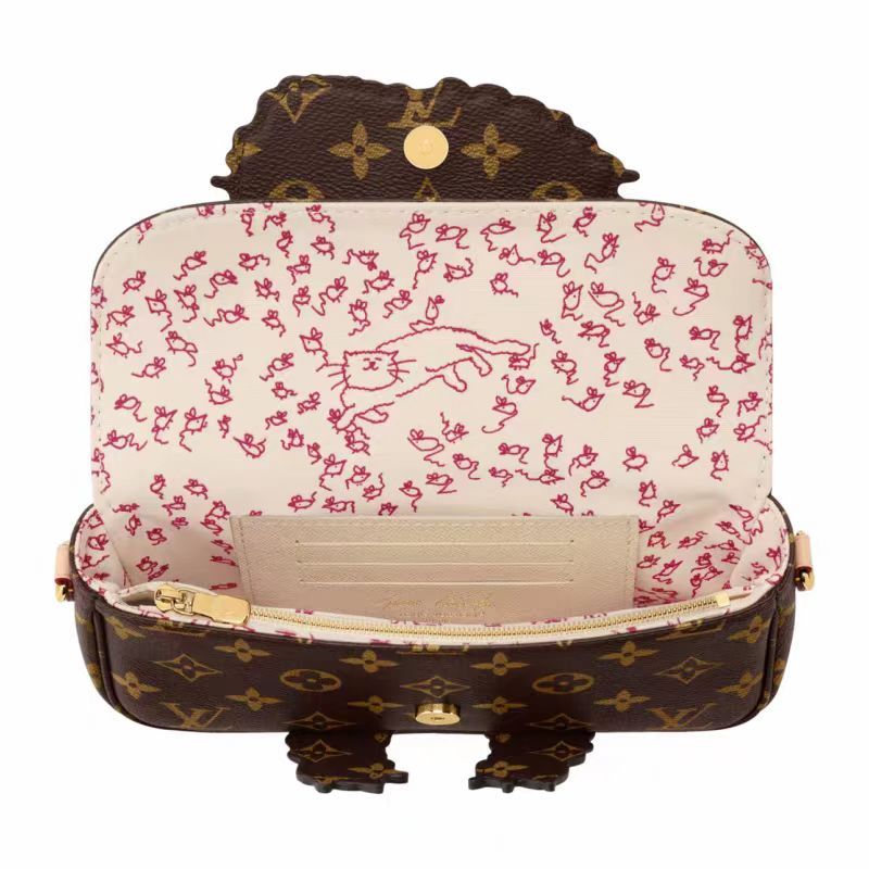 Wallet On Chain Ivy-Travel with Grace Coddington