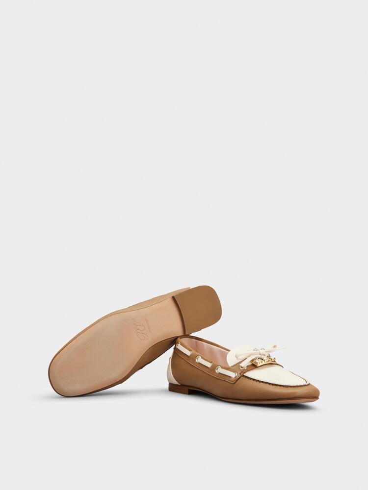 Très Vivier Boat Loafers in leather