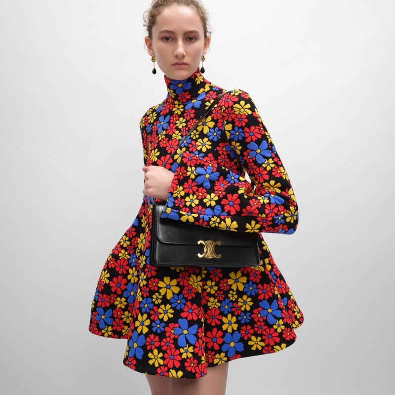 MEDIUM TRIOMPHE FOLIO IN SHINY CALFSKIN