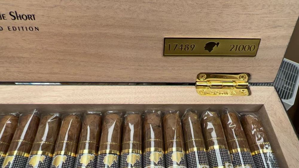 Trinidad  Wide Short （50 sticks） 特立尼达 宽短 保湿盒 50支/盒（香港自提）