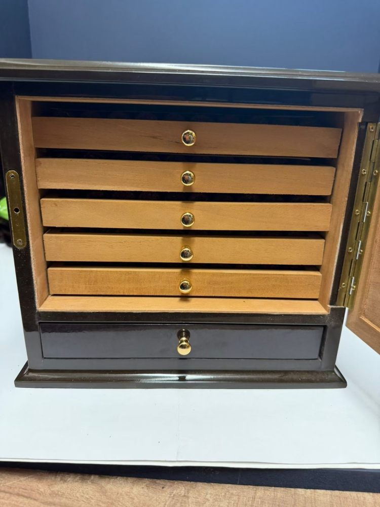 Punch Serie D'Oro No.1 2008 潘趣一号英国区域限定保湿盒版（香港自提）