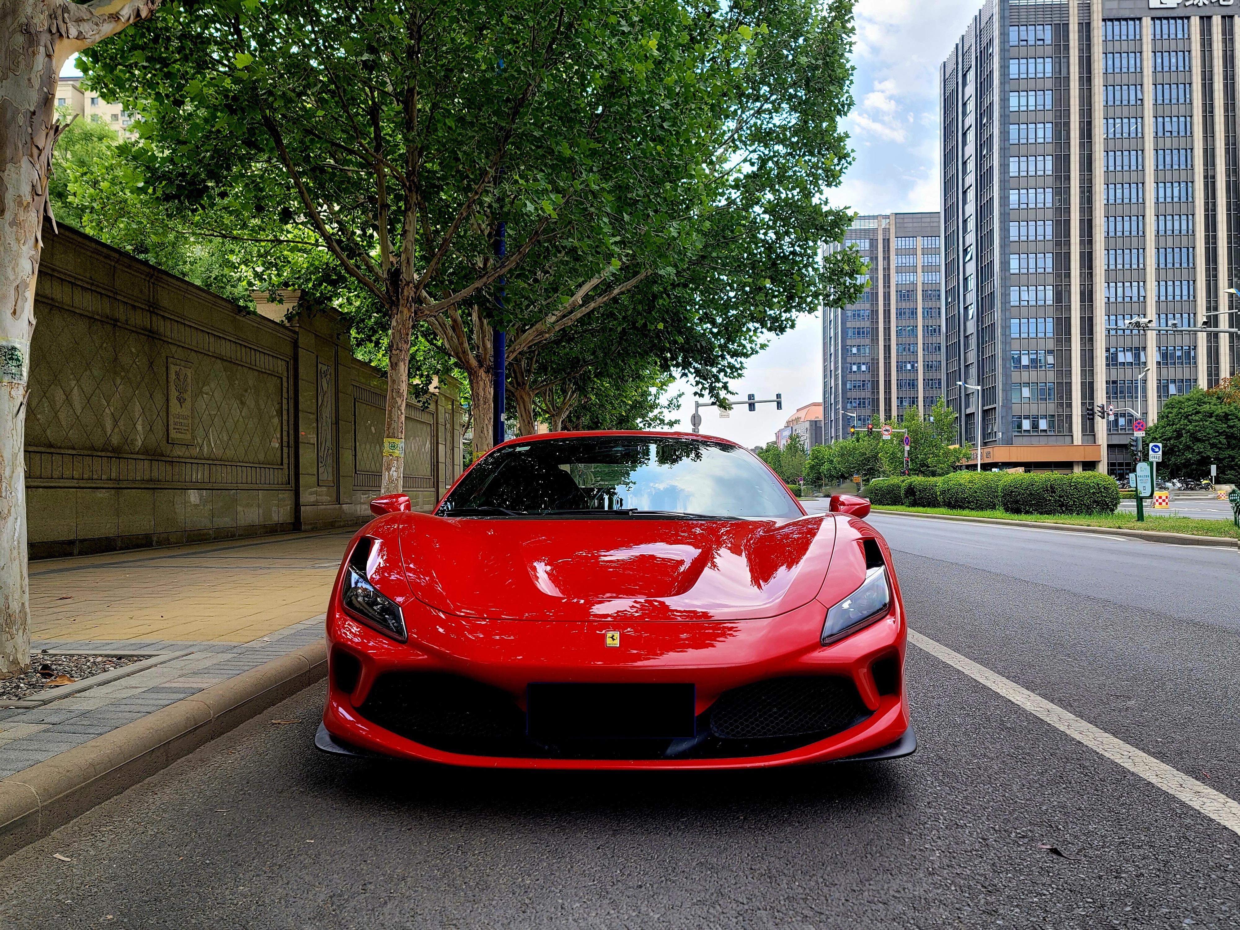 最新型フェラーリ F8